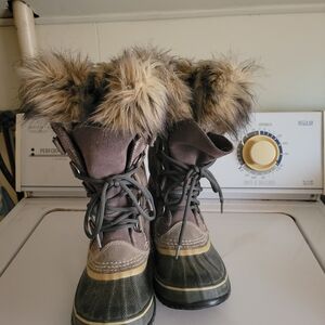 Sorel Black Winter Boots with Faux Fur